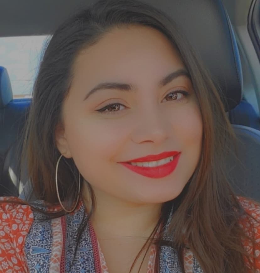 Tianna B - headshot of a woman in her car